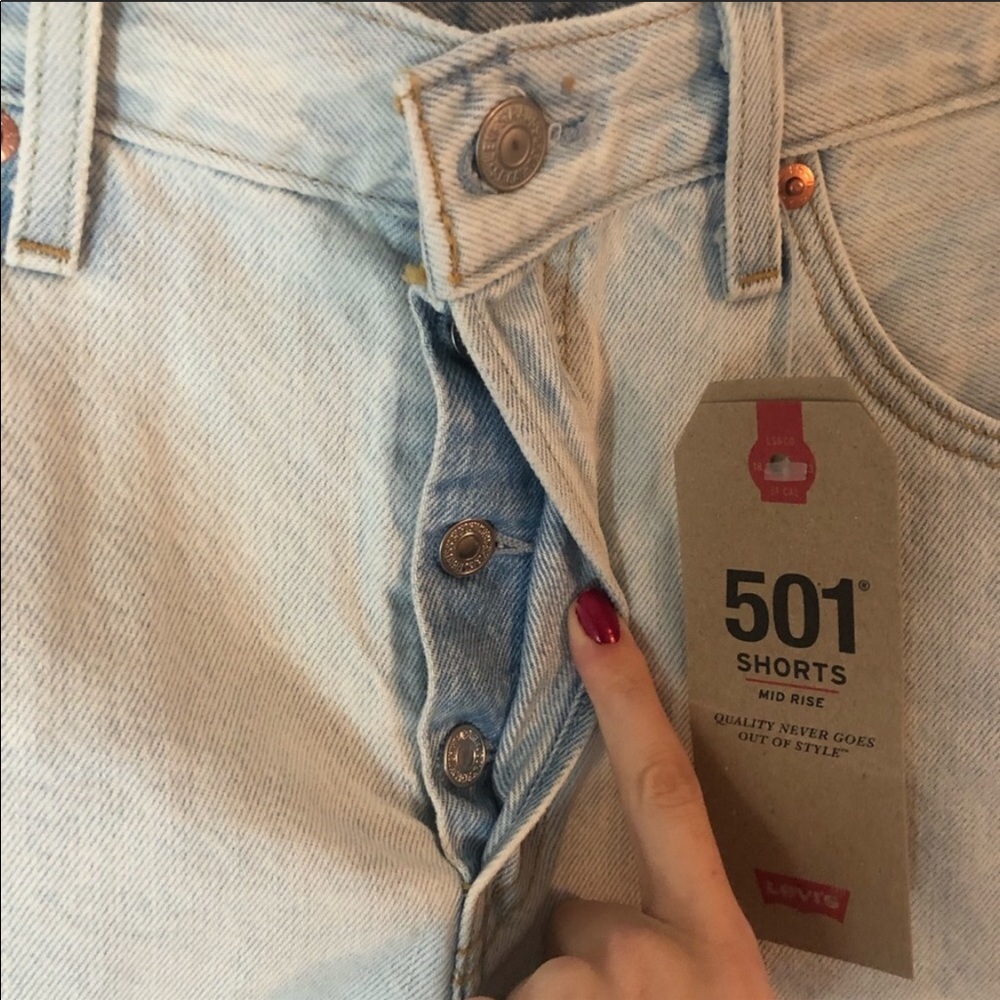 NWT Levi’s 501 Flower Fresh Jean Shorts - Picture 2 of 5